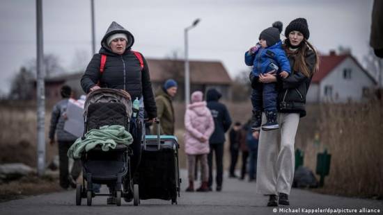 Ukrainians fleeing war still arriving in Poland border towns