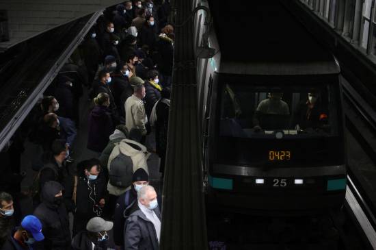 Major strike at Paris metro disrupts daily commute for millions