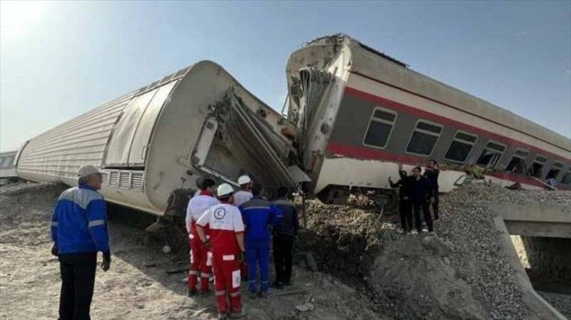 Train crash kills 21, injures dozens in eastern Iran