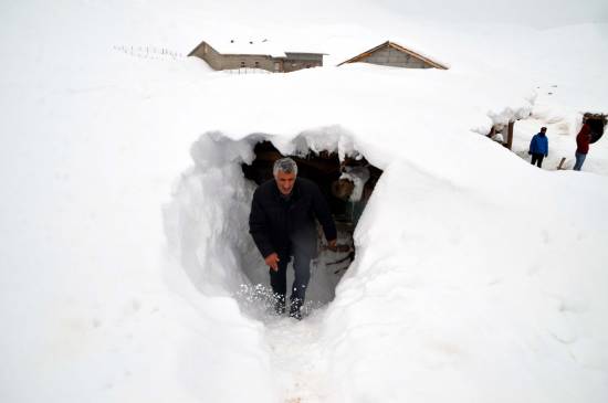 Eastern Turkey digs out after heavy snowfall