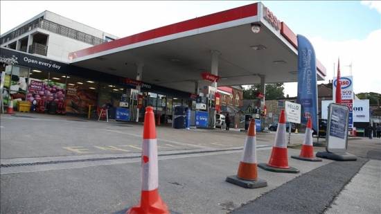 UK mobilizes 200 army personnel to ease fuel crisis