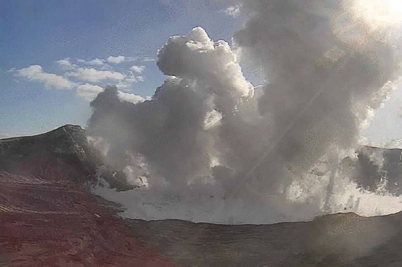 Philippines' active volcano erupts, locals to evacuate their homes