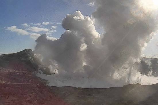 Philippines&#039; active volcano erupts, locals to evacuate their homes