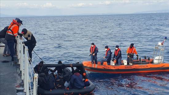 Turkiye rescues 52 irregular migrants pushed back by Greece