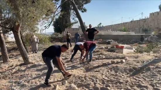 “Israel” demolishes Muslim graves near Al-Aqsa mosque