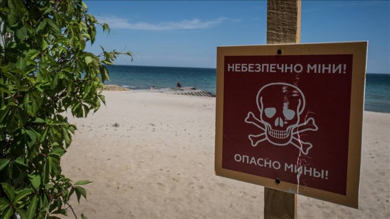 Mine-infested coast of Ukraine's Odesa city poses threat to civilians