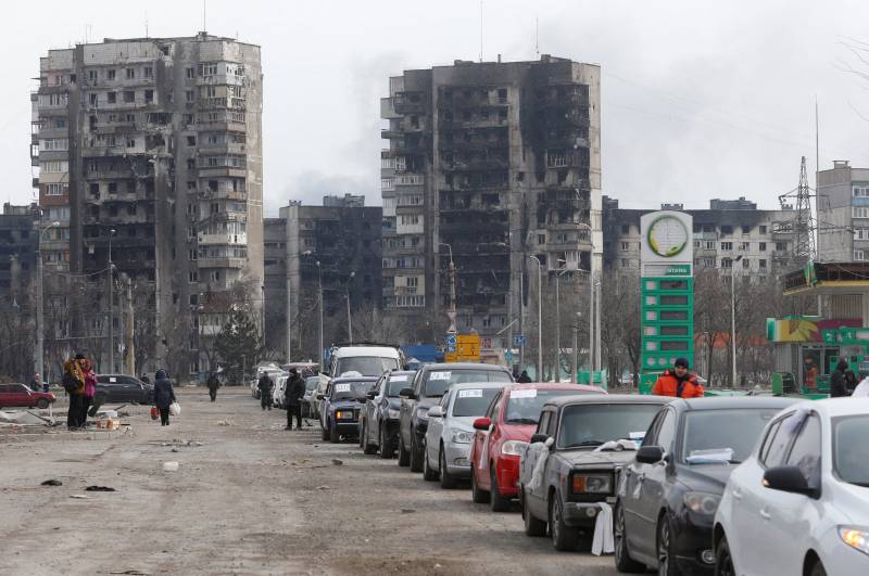30,000 flee Mariupol as Russian onslaught decimates homes