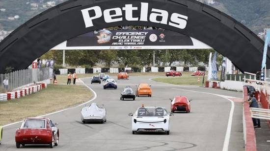 Turkish students race self-built electric cars at TEKNOFEST