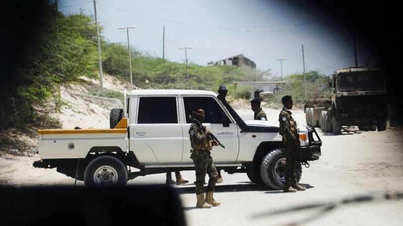 Bomb attacks hit Somalia, kill tens