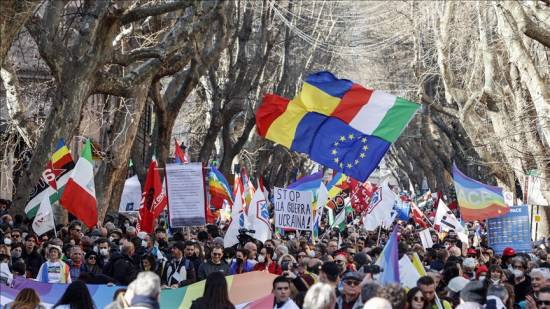 Thousands across Europe protest Russia, show solidarity with Ukraine