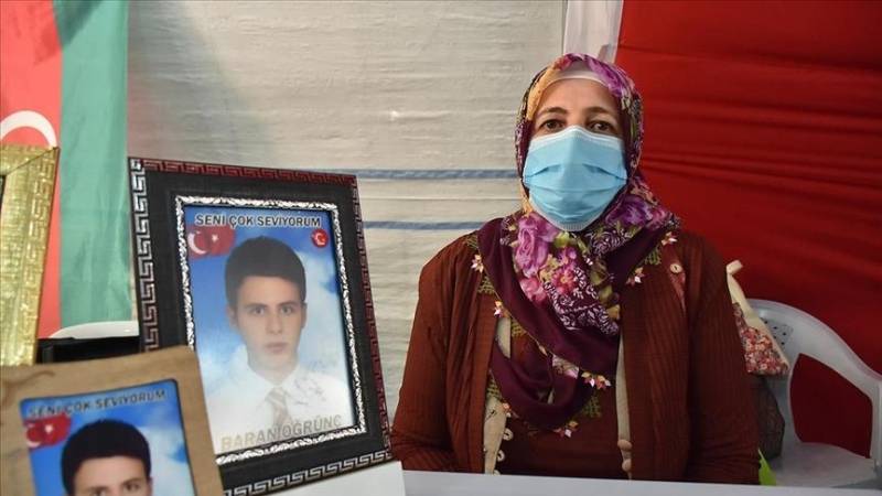 Turkey: Sit-in mothers urge their children to surrender
