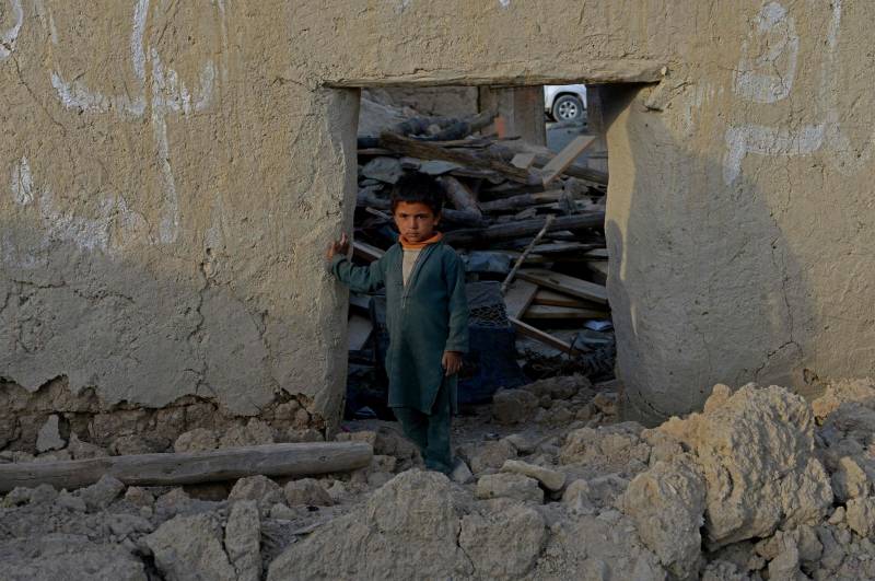 Afghan officials warn of disease outbreak among quake survivors
