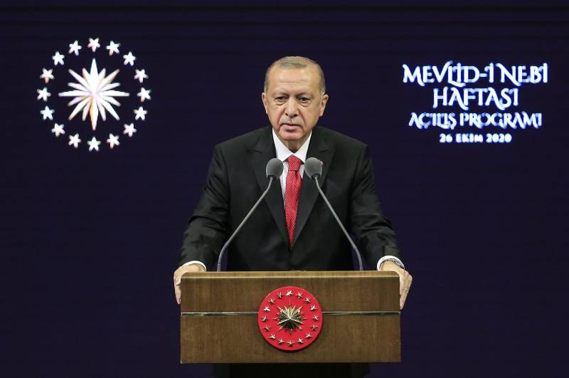 Erdoğan calls on Turkish people to boycott French brands amid rising anti-Islam policies