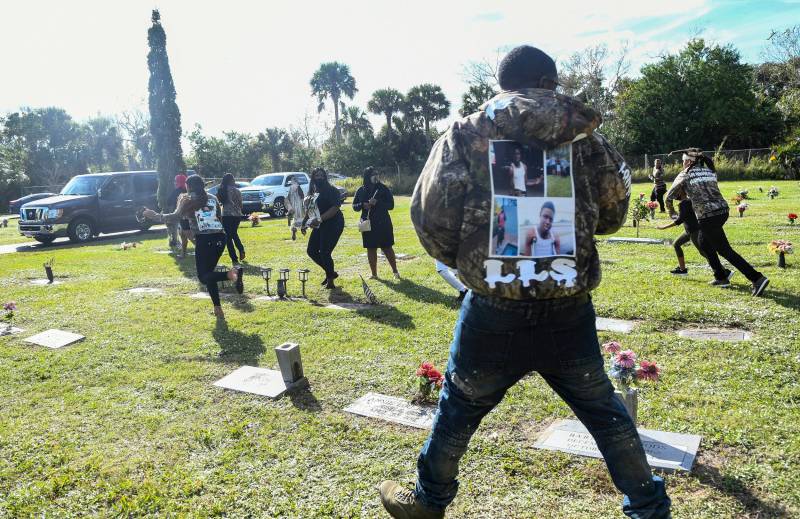 US: Mother Of Teen Killed By Florida Police Is Accidentally Shot At Son's Burial