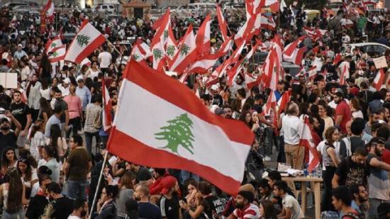 Lebanese protesters block roads amid deep economic crisis