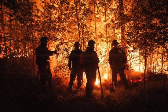 Fire, floods ravage Russia, threaten nuclear research site