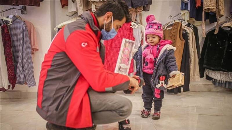 Turkish Red Crescent continues to provide aid to war-torn families in Syria’s Idlib