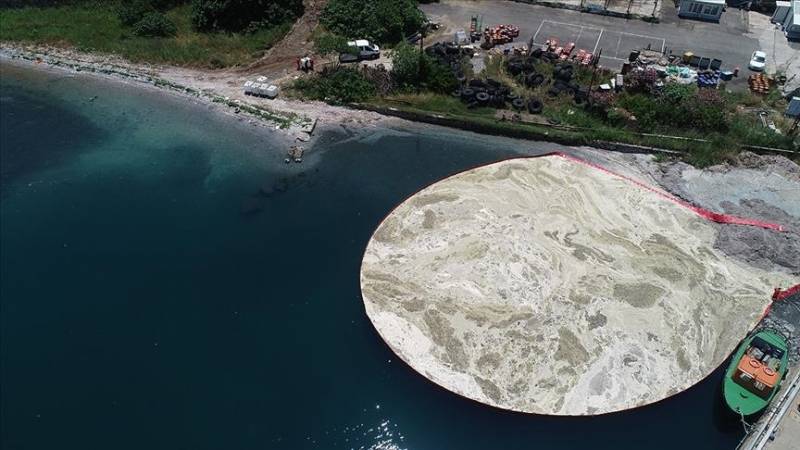 More than 2,100 cubic meters of sea mucilage collected in Turkey