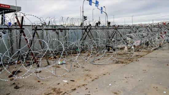 Poland starts construction of wall on Belarus border