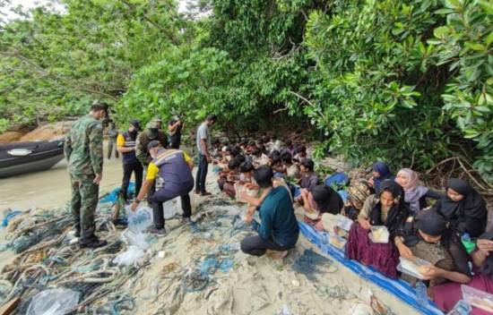 59 Rohingyas found abandoned on Thai island en route to Malaysia