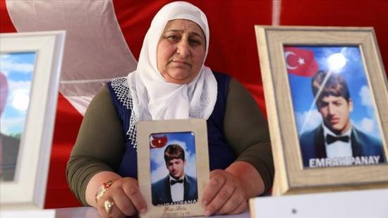 Sit-in mothers call sons, daughters to flee terrorist PKK, surrender