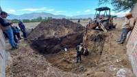 Mexican authorities discover 28 bodies in clandestine grave