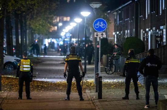 Dozens arrested in second day of Dutch COVID-19 riots