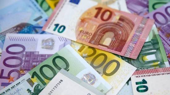 Euro banknotes set for redesign by 2024