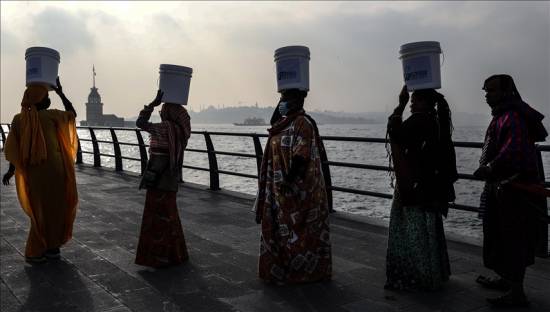 Maasai walk through Istanbul to draw attention to Africa&#039;s water woes