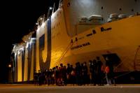 Charity boat with 440 migrants to dock in Italy