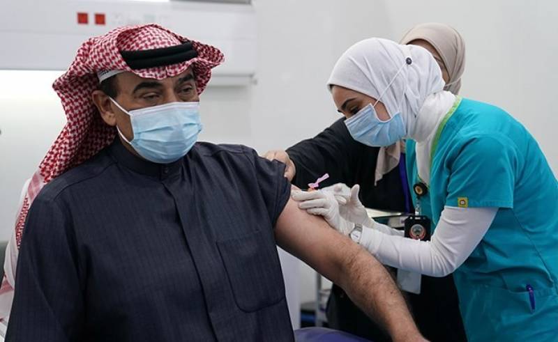 1,000 Health Workers From Al-Sabah Medical District Register For Vaccine