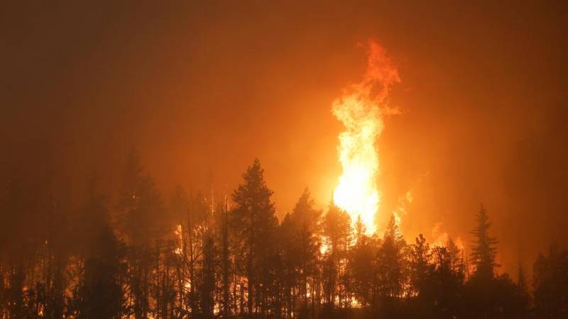 Wildfires in western US explode in size amid windy conditions