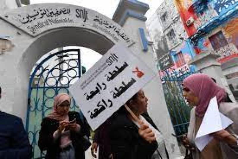 Dozens protest in Tunisia over journalist&#039;s arrest
