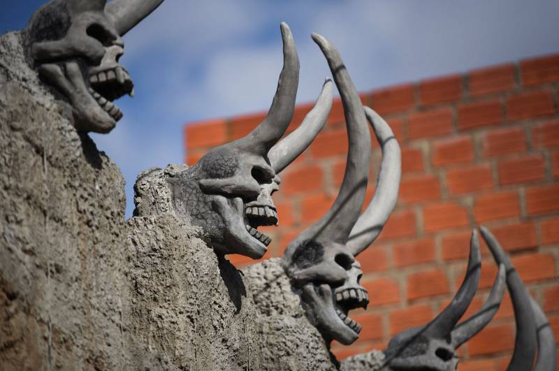 Devil's den: Scary sculptures on Bolivian house spooks neighbors