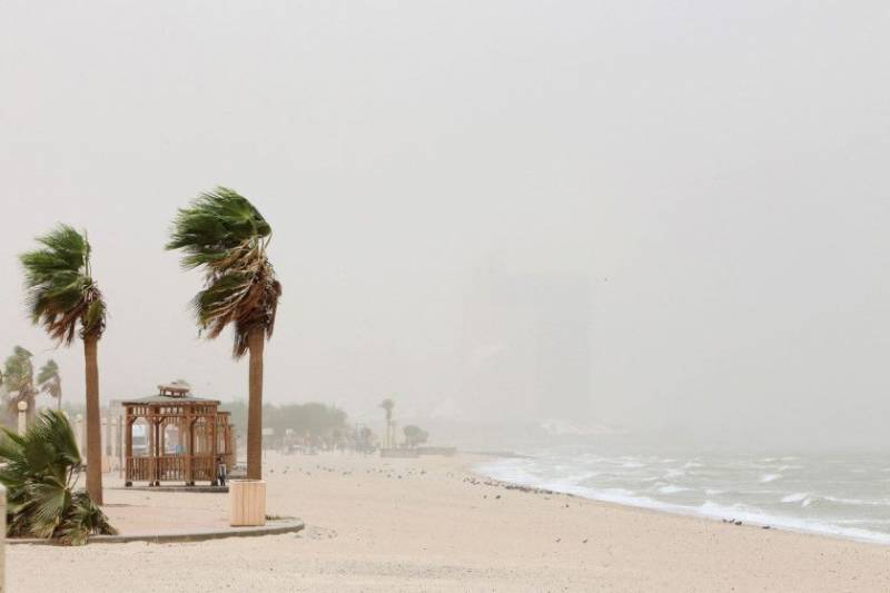 Dust, blazing winds and hot weather to continue in Kuwait until end of week