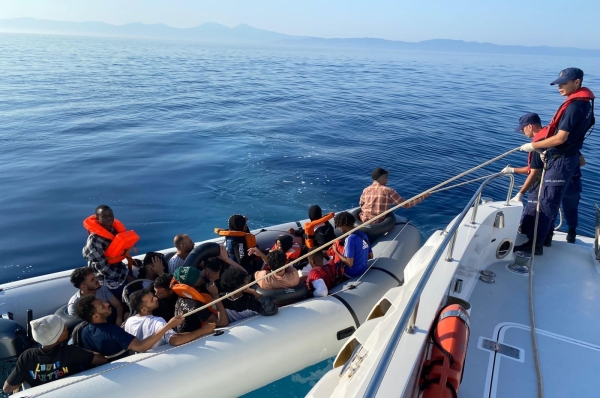 Türkiye Rescues 30 Migrants Illegally Pushed Back by Greece