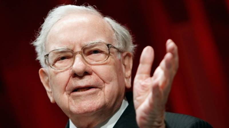 Buffett&#039;s firm buys more Apple shares while betting on oil