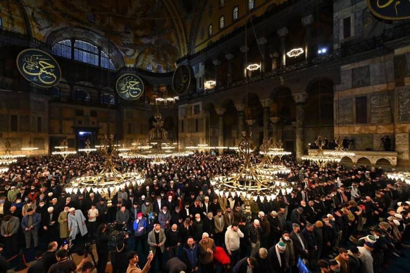 Muslims performed tarawih prayer in Hagia Sophia Mosque in Istanbul for first time in 88 years