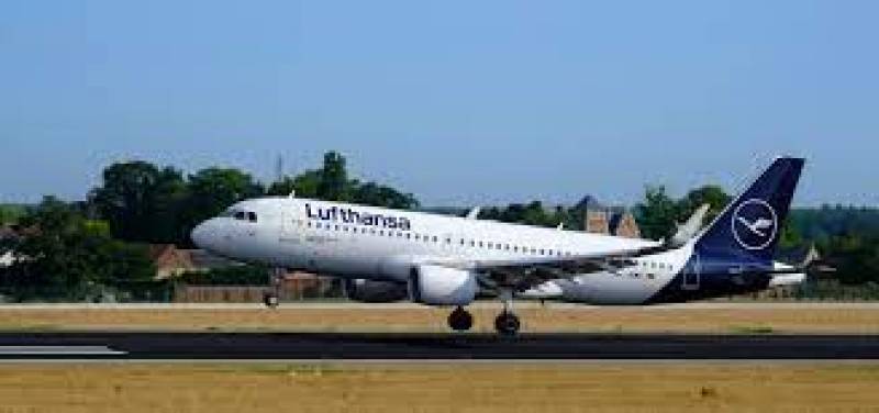 Lufthansa pilots union votes in favour of possible strike over pay