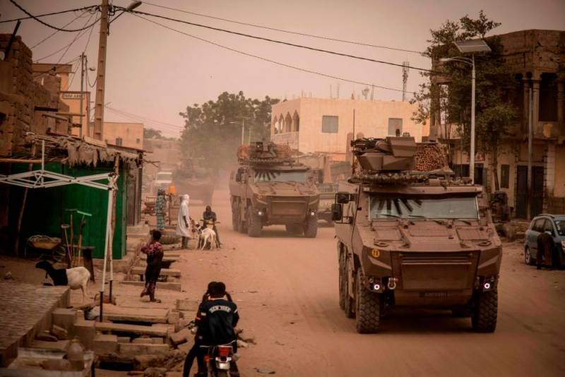 Armed Men Kidnap 3 Italians And a Togolese in Mali