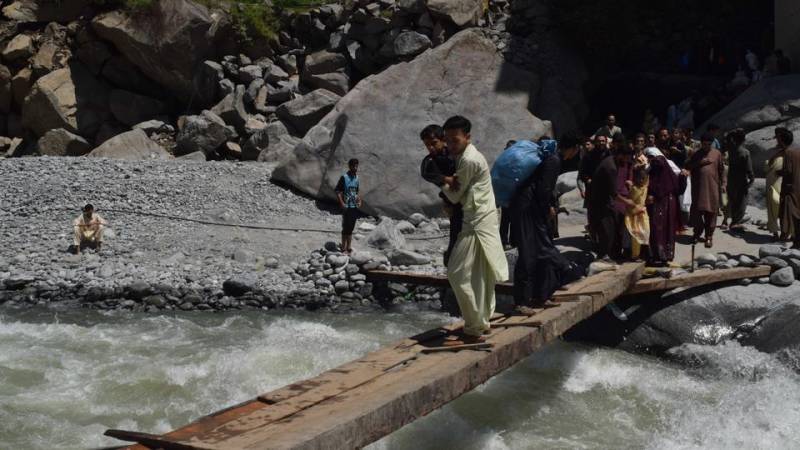 Fear of waterborne diseases in Pakistan as floods begin to recede