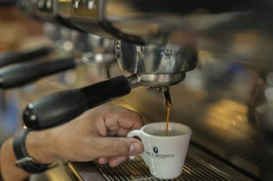 Coffee drinking habit leads to lower mortality risk, study finds
