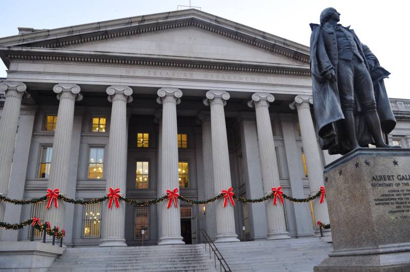 US Treasury head urges regulatory framework for stablecoins