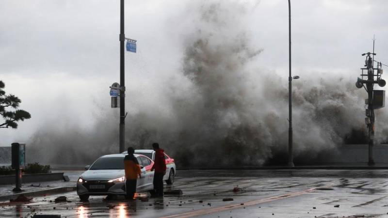 Typhoon Hinnamnor batters South Korea, leaves southwest Japan without power