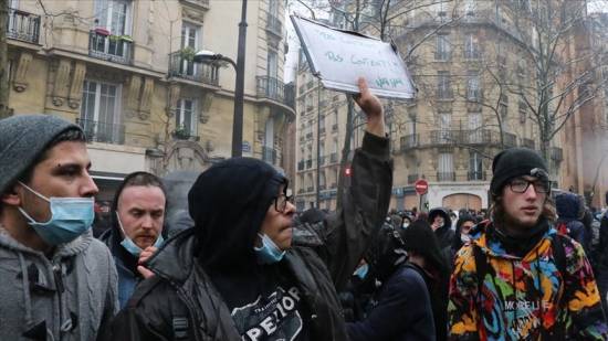 Protests resume over controversial French security bill