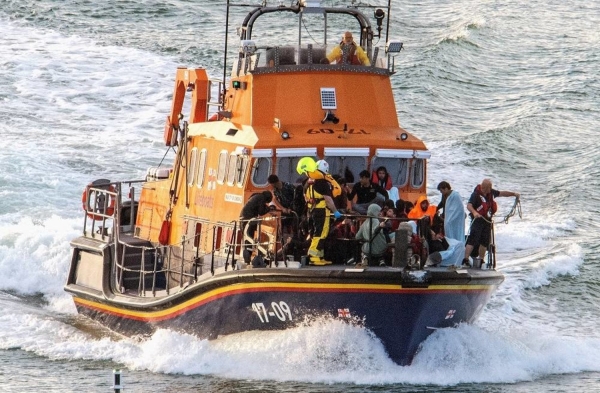 6 migrants died in English Channel boat capsize, and 2 in Tunisia.