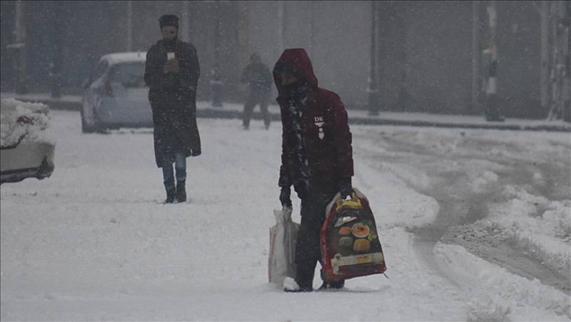 Heavy snowfall cripples life in Kashmir