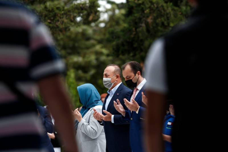 Turkey's foreign minister meets Muslim Turkish minority in Greece