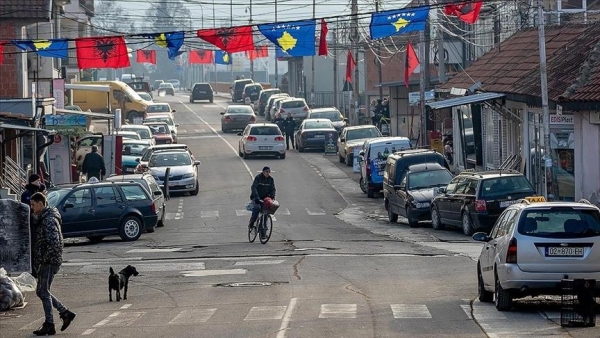 Kosovo bans entry of vehicles with Serbian license plates