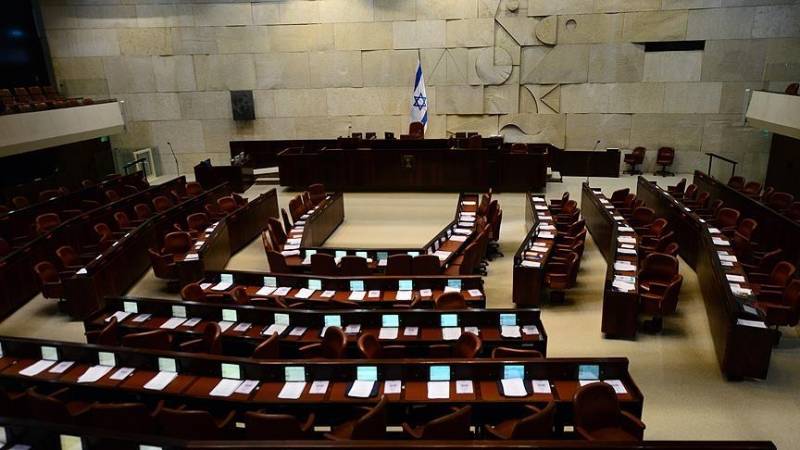 “Israeli” government could collapse over failure to pass bill upholding settler law